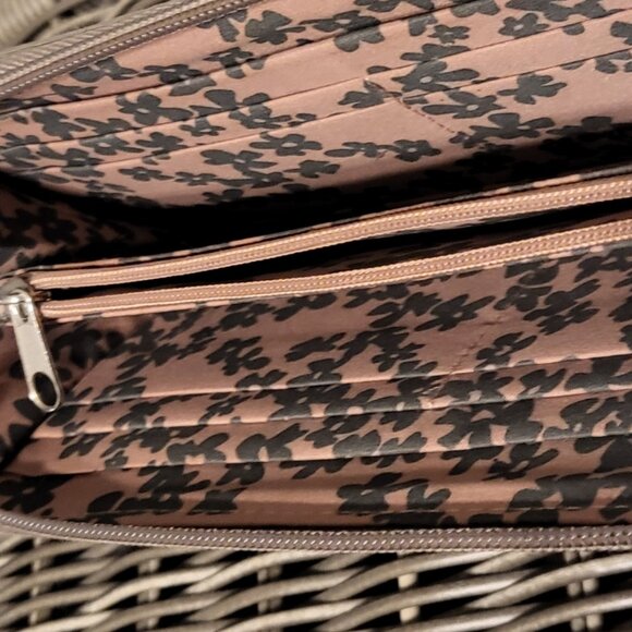 Travelon Wallet Zipper Neutral with Floral Lining - Picture 6 of 9